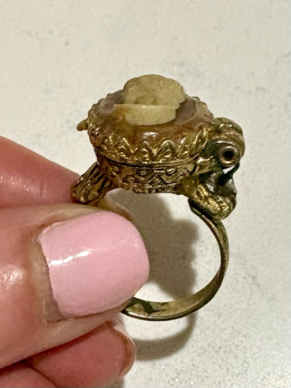 Vintage 1950s Cameo Solid Perfume Holder Ring Adjustable Gold Tone Victorian - Picture 3 of 13